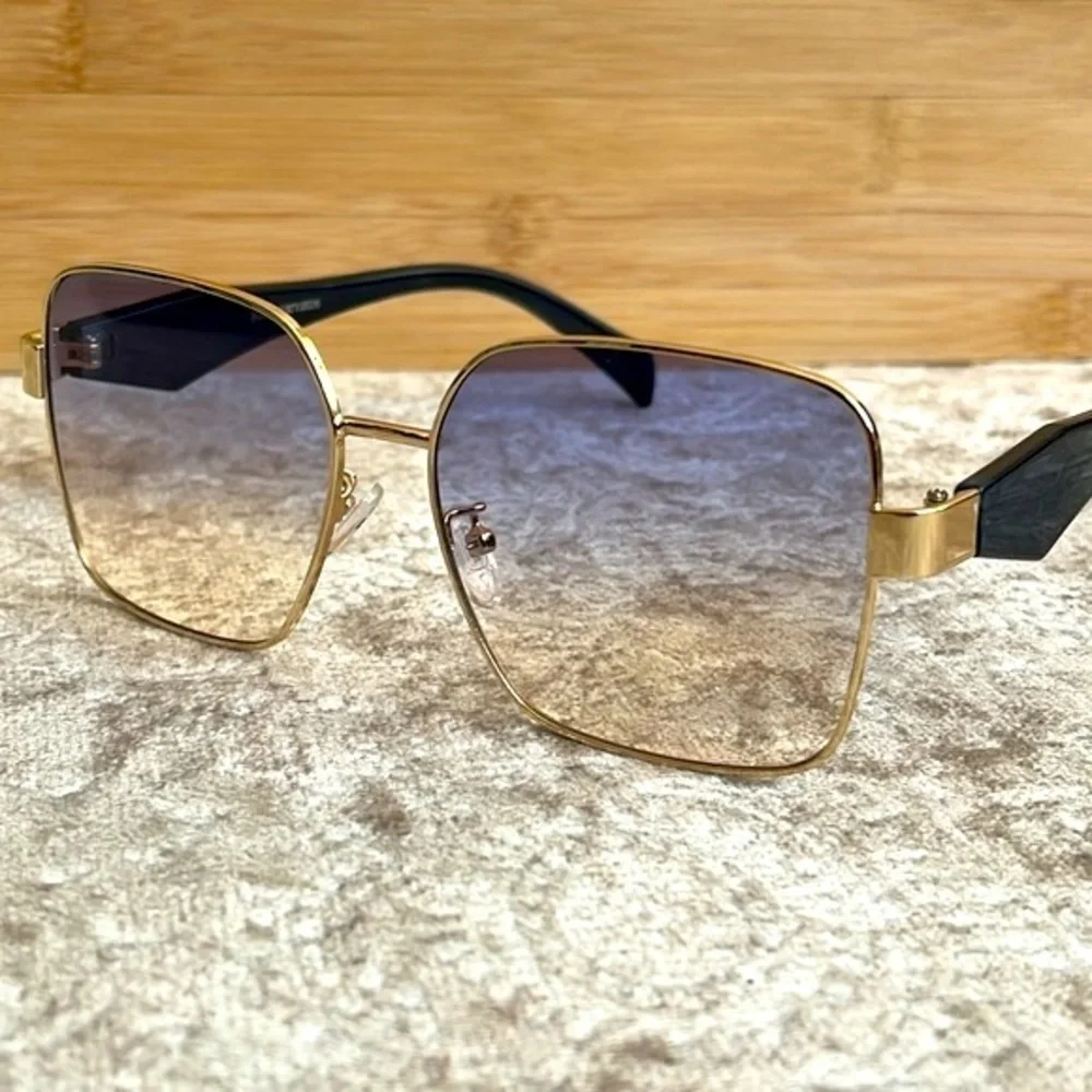 NWOT John Varvatos Square Frame Gold Tone Rim Sunglasses Blue Gradient Lens